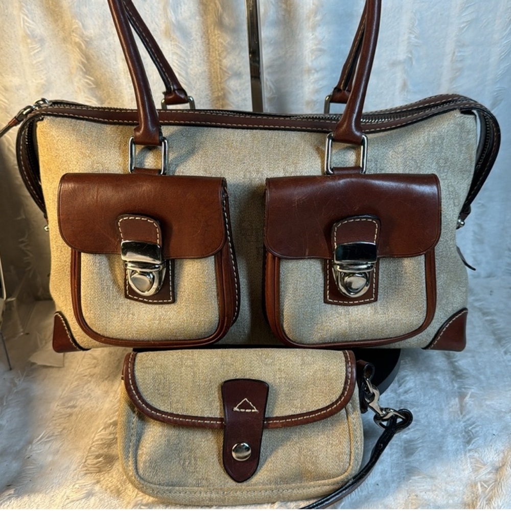 Dooney & Bourke Anniversary Signature w/Wristlet Pouch